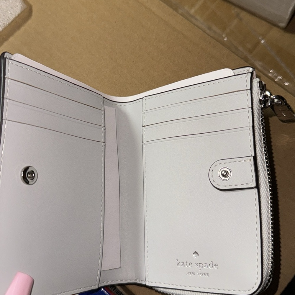 KATE SPADE WALLET - Picture 2 of 5